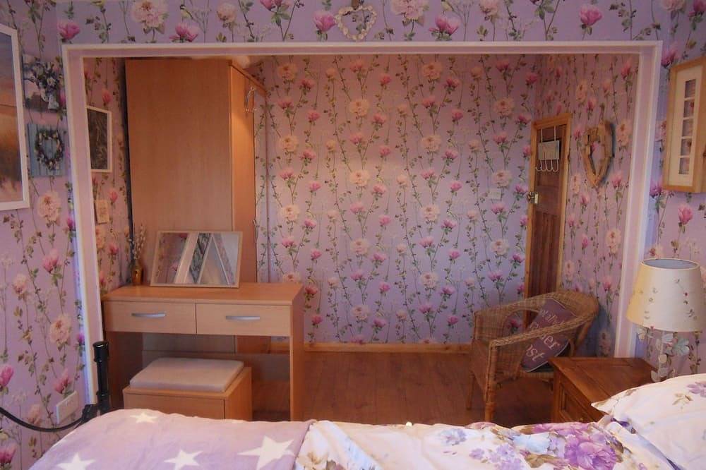 Sea view Beach Bungalow, super dog-friendly in Great Yarmouth, The Broads