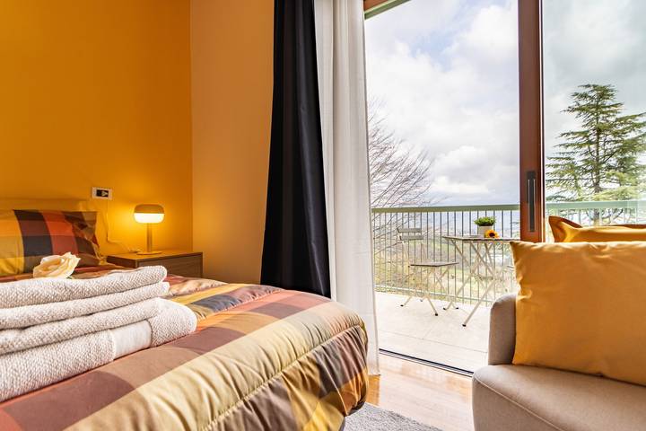 Room 'Stanza Miele' with Mountain View, Shared Terrace and Wi-Fi in Montevecchia, Brianza