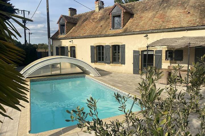 Location de vacances pour 8 personnes, avec jardin et jacuzzi à Torcé-en-Vallée