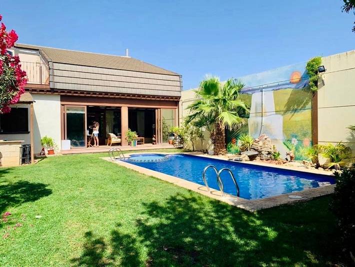 Apartamento para 15 personas, con Jacuzzi y Terraza además de Jardín y Piscina en Argamasilla de Alba
