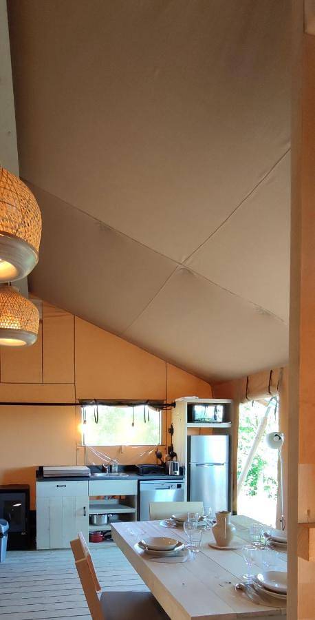 Tente pour 6 personnes, avec jardin et vue ainsi que vue sur le lac et terrasse en Seine-Maritime - 2