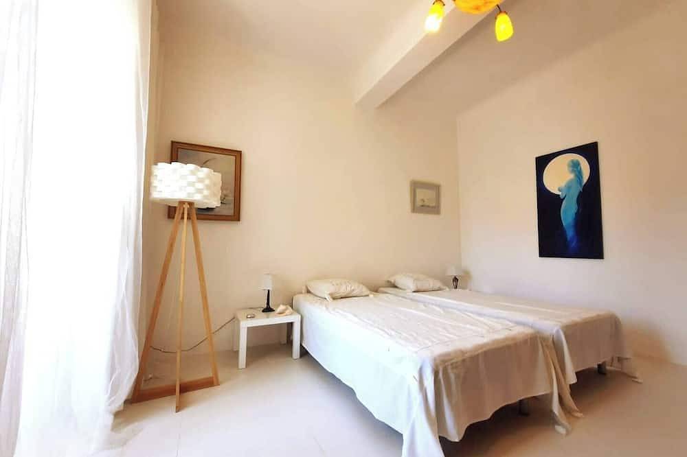 Beachfront house in Corsica in Sagone, Vico
