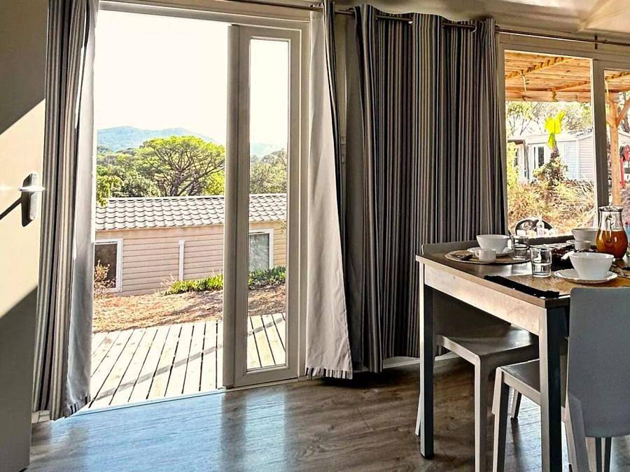 Camping Tikayan Les Cigales - Mobilhome 8 personas - Indiana 4 Habitaciones 6/8 Personas Aire Acondicionado + Tv in Le Muy, Region de Draguignan