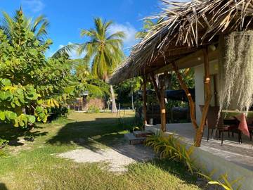 Cottage pour 3 personnes, avec jardin ainsi que vue et terrasse, animaux acceptés dans Tikehau