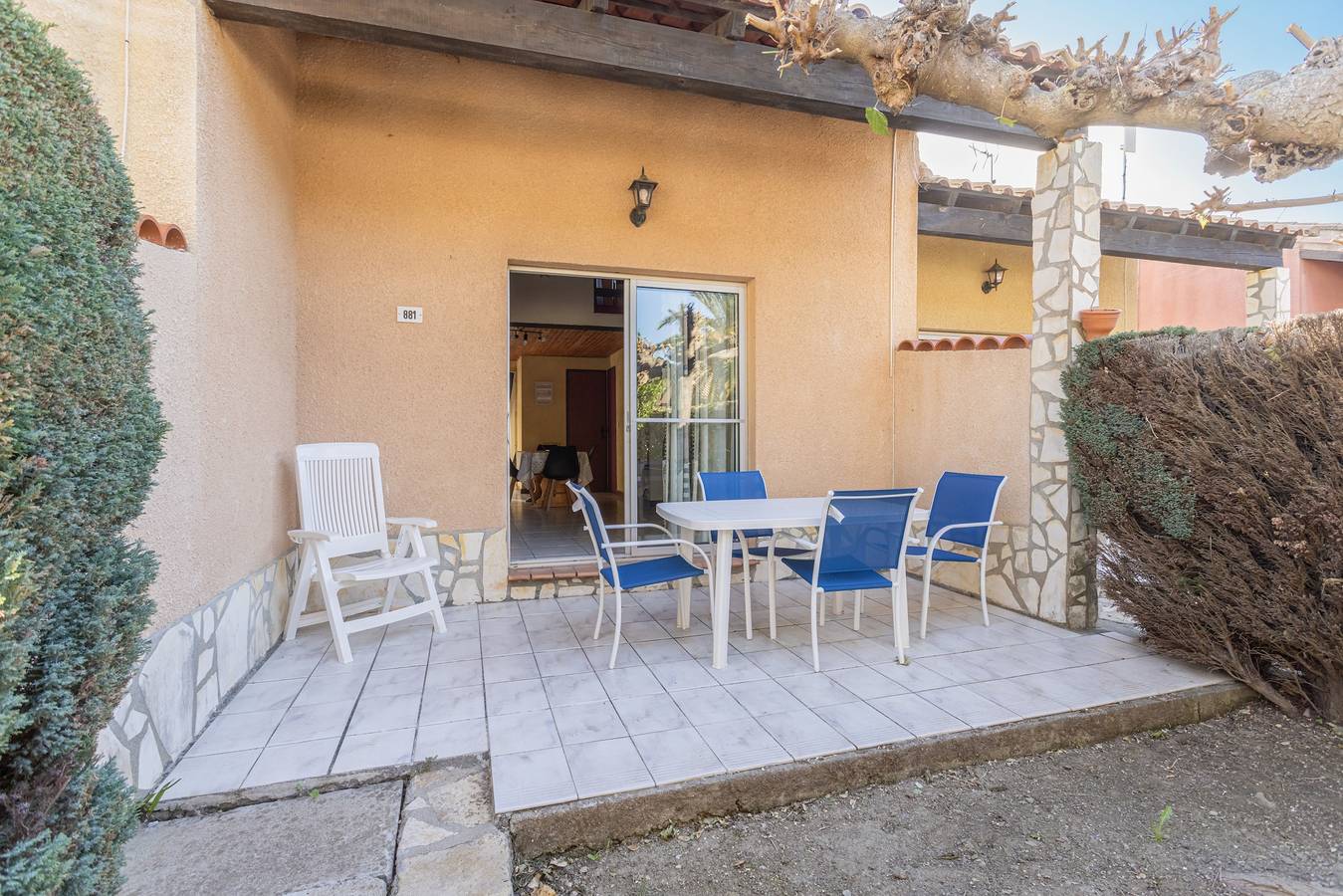 2-Bedroom Gite, Air Conditioning, Pool, Near Sigean in Roquefort-des-Corbières, Mediterranean Coast (France)