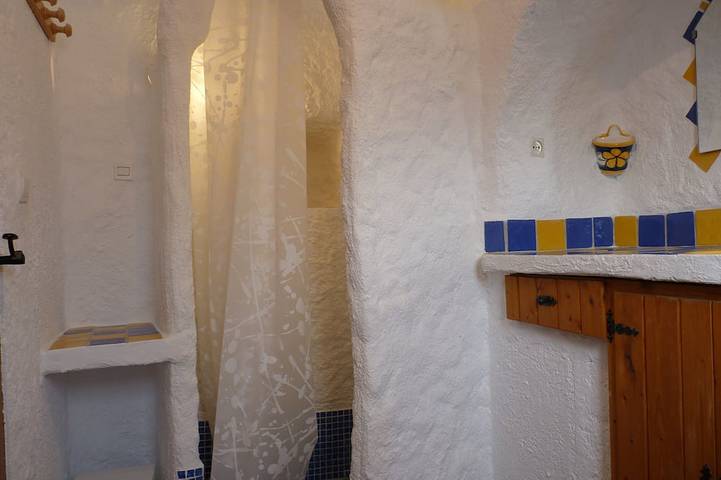 Maison troglodyte 2 chambres Wifi ; parking privé et fermé=Cueva Las Rosas in Guadix, Géoparc de Grenade