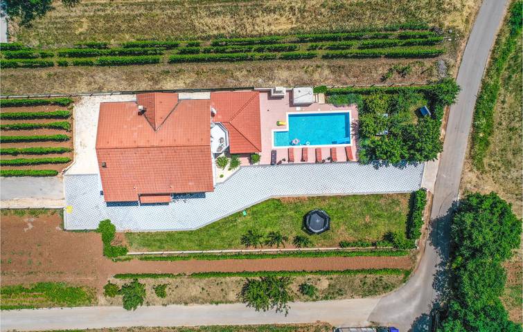 Ferienhaus für 12 Personen, mit Terrasse an der Makarska Riviera