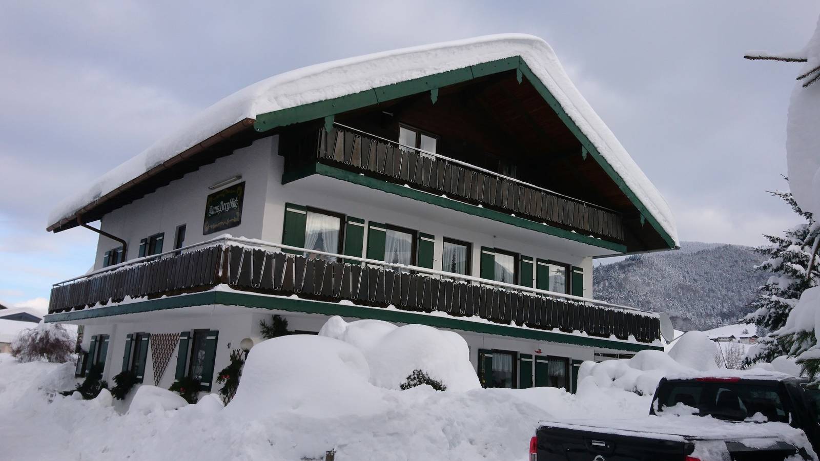 Pension Bergblick - Bungalow 125qm, Terr., Garten, Küche, 3 Schlafzimmer, Wohnzimmer, 2 Bäder, Wlan in Ruhpolding, Bayerische Alpen