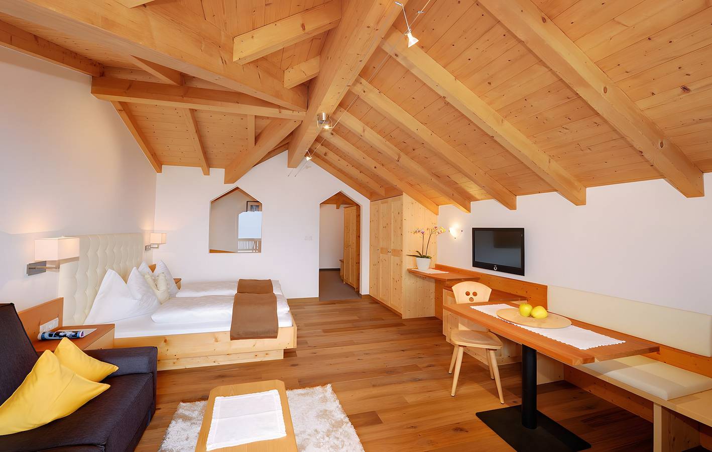 Zimmer 'Superior Doppelzimmer' mit Bergblick, Gemeinschaftsterrasse und Wlan in Dorf Tirol, Texelgruppe