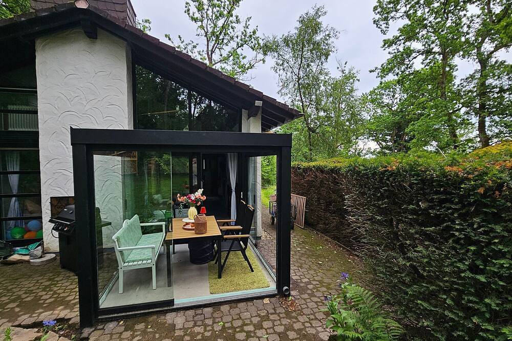 Casa Liss'i  privater Terrasse und eigenem Garten in Lissendorf, Vulkaneifel