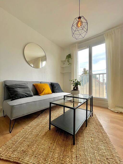 Appartement entier, One-Bedroom Apartment in Paray-Vieille-Poste, Essonne