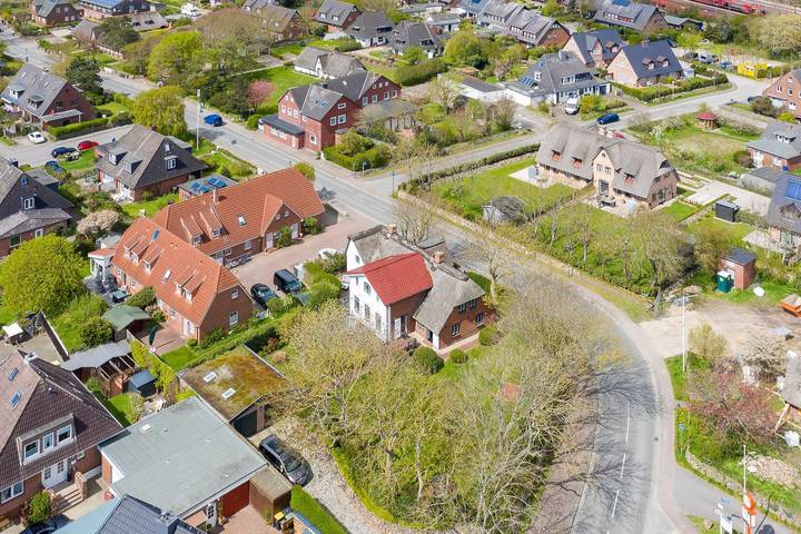 Historisches Reetdachhaus mit ca. 185 m² Nutzfläche im Erd- und Obergeschoss in Tinnum, Sylt (Gemeinde)