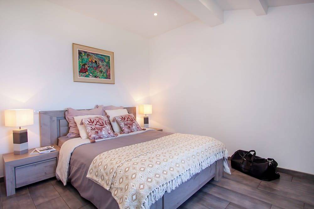 Appartement entier, T3 neuf situé au calme dans le fond du village de Piana - Vue mer spectaculaire in Piana, Région d'Ajaccio