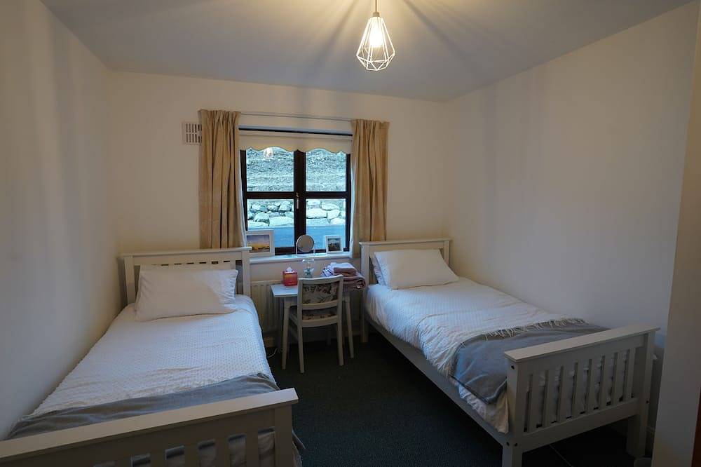 Spacious  bungalow on Wild Atlantic way in Doogea ED, Achill Island