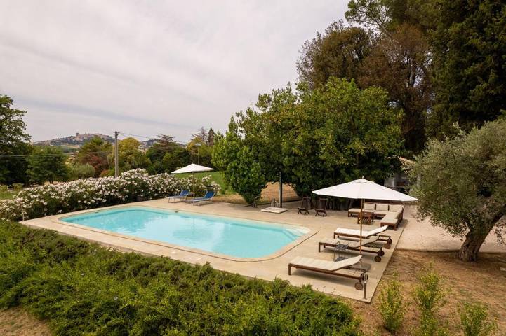 Casa vacanza per 14 persone, con Giardino e Piscina a Osimo