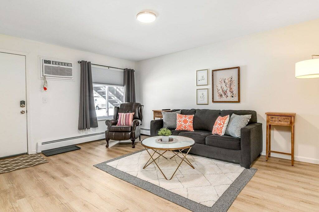 Ganze Wohnung, Pet-Friendly 1Br Flat with Dog Park & King Bed in Mount Clemens, Lake St. Clair