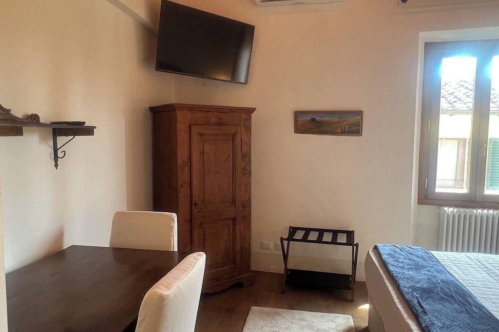 Entire apartment, Charming Studio in the Heart of Chianti only 20 minutes to Florence downtown. in San Casciano in Val di Pesa, Florence Province