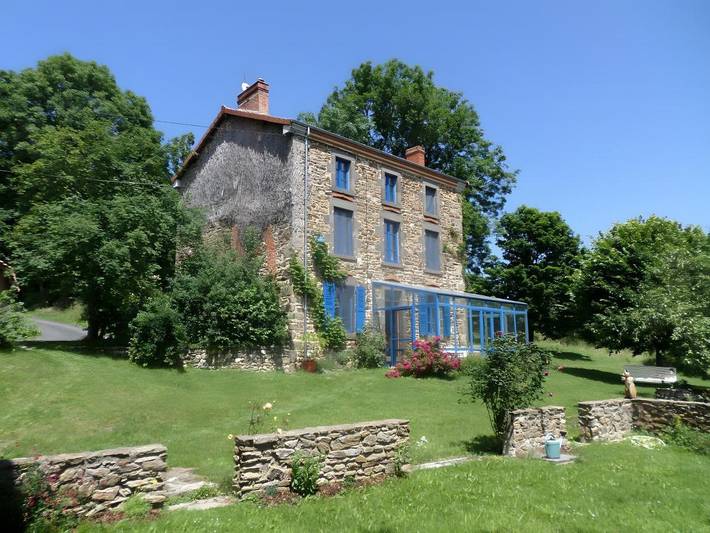 Location de vacances pour 8 personnes, avec terrasse et jardin à Montclard