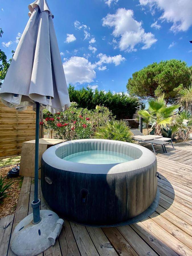 Location de vacances pour 16 personnes, avec Jacuzzi ainsi que Terrasse et Piscine à Carignan-de-Bordeaux - 4