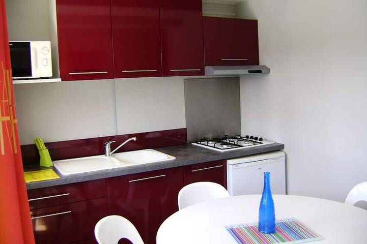 Gîte pour 6 personnes, avec terrasse et piscine à Jugon-les-Lacs - 4