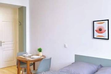 Appartement De Vacances pour 2 Personnes dans Saint-Quentin, Aisne, Photo 1