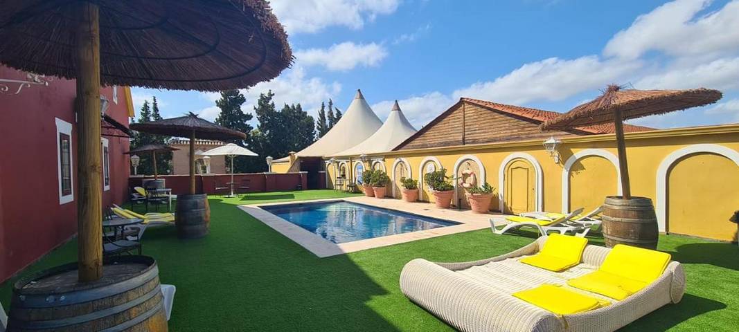 Hôtel pour 2 personnes, avec piscine ainsi que jardin et jacuzzi - 1