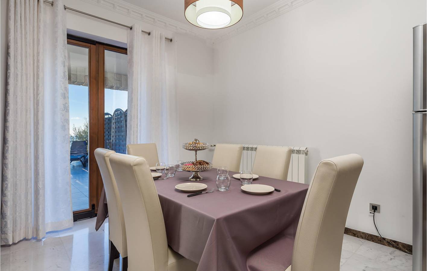 Retraite en bord de mer : appartement confortable avec piscine et terrasse, à 2 km de la plage pour chiens in Icici, Primorje-Gorski Kotar