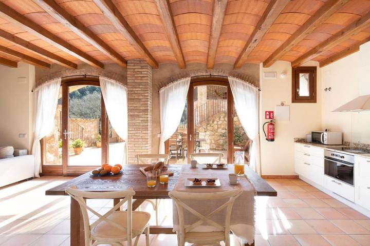 Casa rural para 3 personas, con jardín además de jacuzzi y piscina, Familias con niños en Provincia de Barcelona - 2