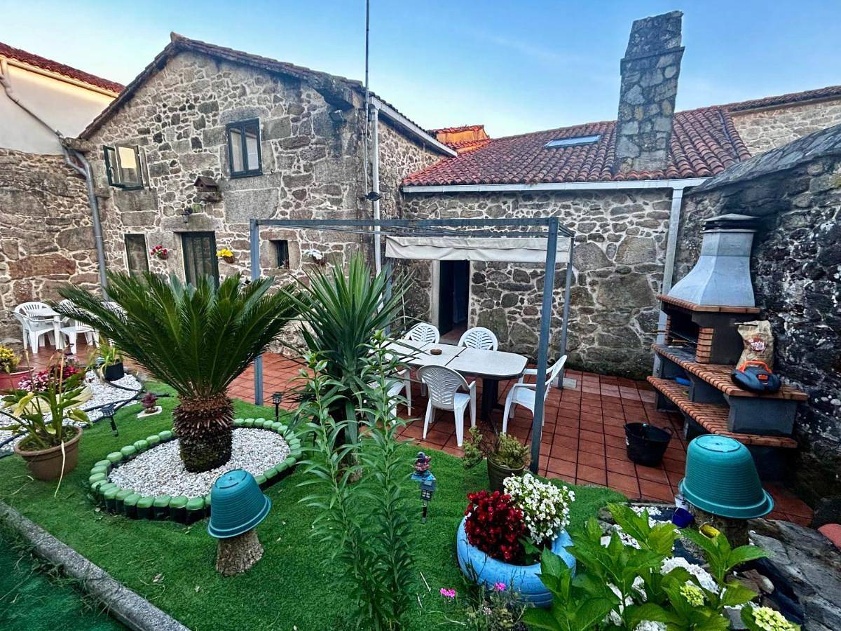 Casa a Voada - Rural con Piscina Privada, Barbacoa y Juegos in Padrón, Provincia de La Coruña