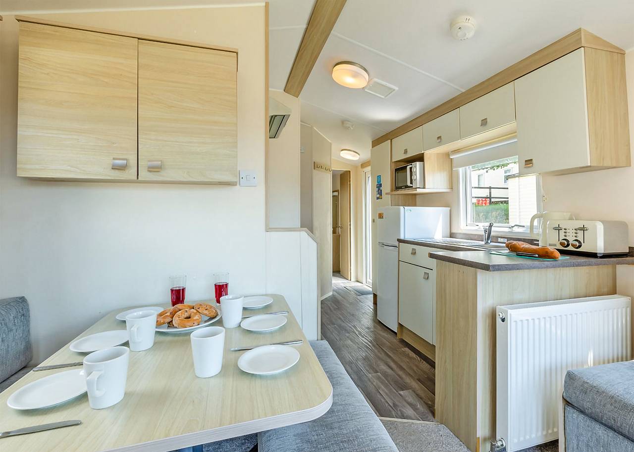 Bronze 3 Caravan, slps 8, parking in Camber Sands, Camber