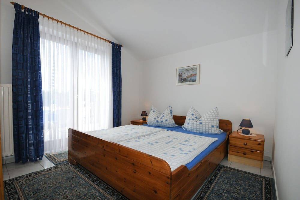 Appartamento intero, Beautiful spacious apartment (No. 4) with 2 bedrooms 300m to the beach in Parenzo, Porec e dintorni