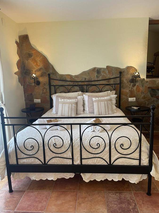 Casa rural para 2 personas, con jardín además de vistas y piscina, Se admiten mascotas en La Siberia - 2