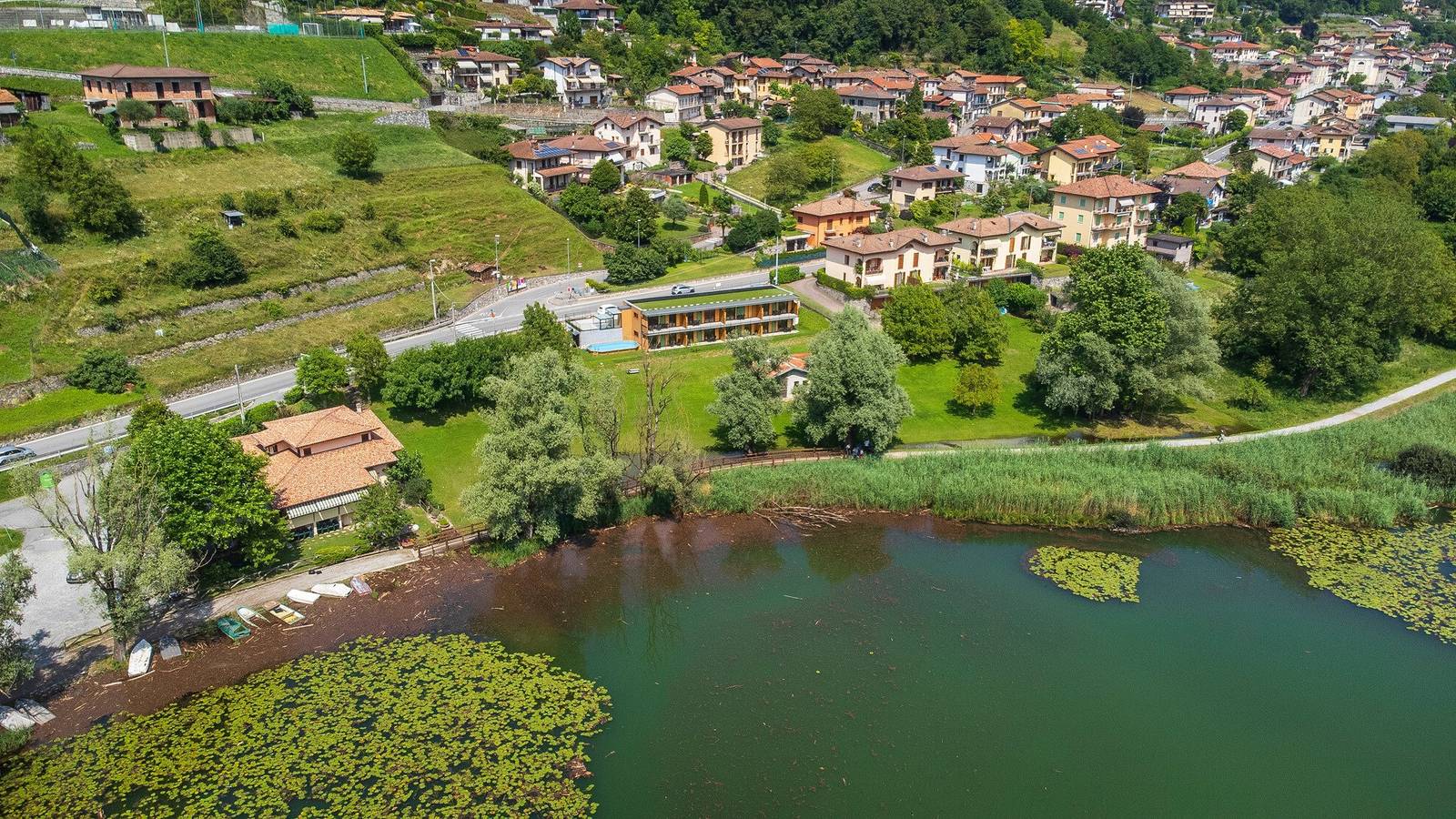 Hel lägenhet, Holiday Apartment "4" with Lake View, Shared Pool & Wi-Fi in Kommunen Carlazzo, Lago di Lugano (Italien)