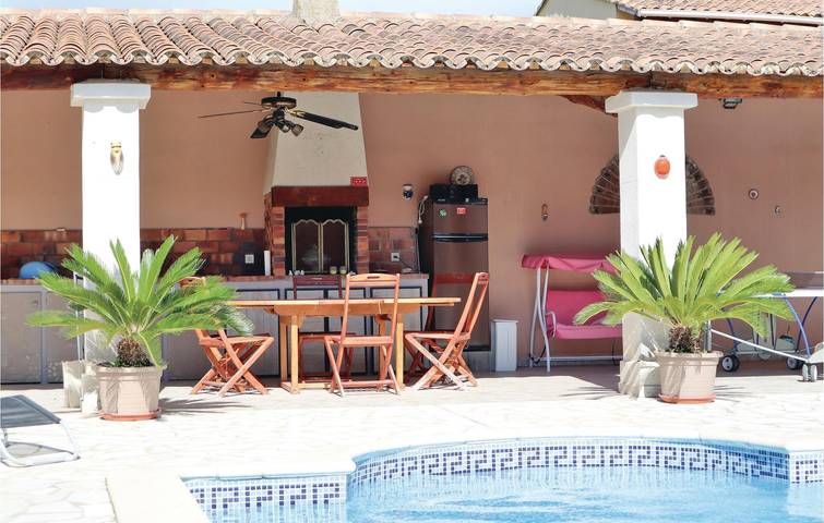 Location de vacances pour 8 personnes, avec piscine ainsi que jardin et terrasse à Valréas - 2