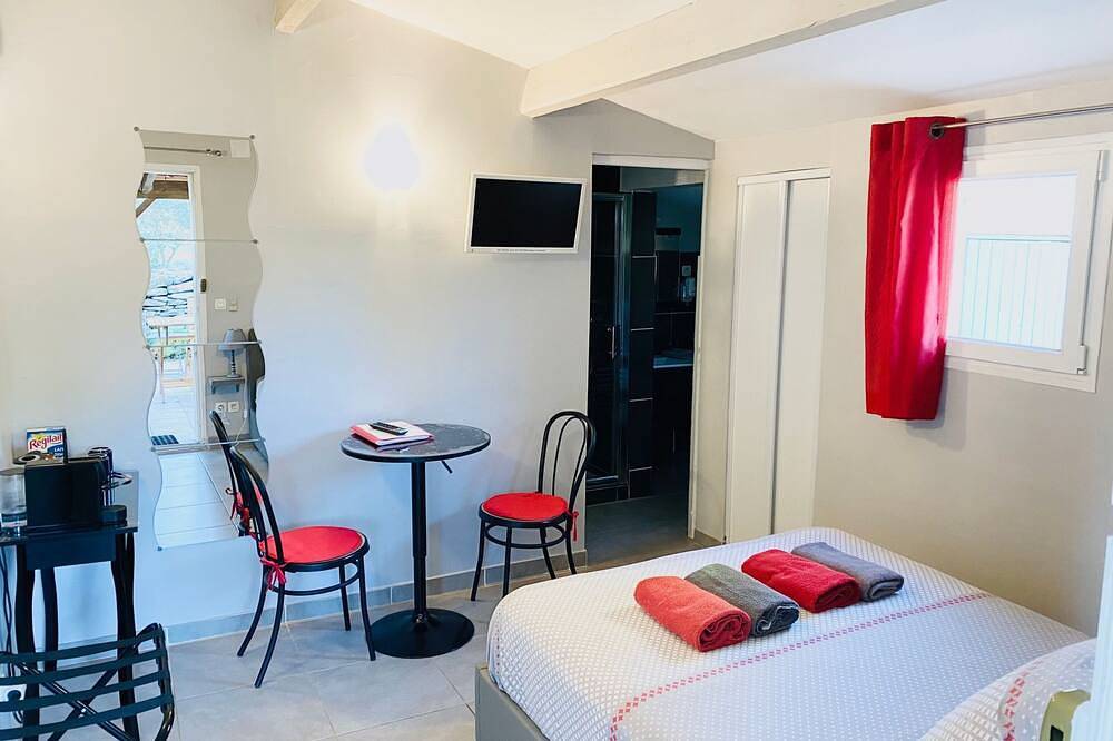Studiowohnung mit Terrasse - Pool, Tennis, Bouleplatz in Grans, Côte méditerranéenne (France)