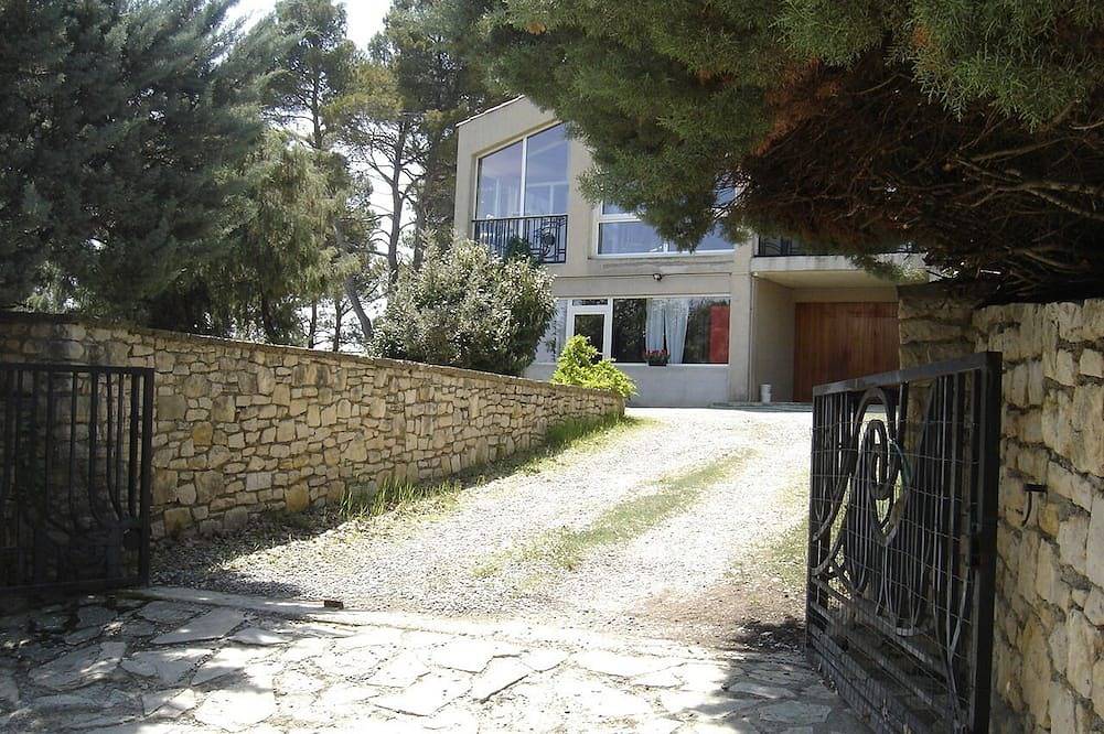 Ganze Wohnung, Einzelne große T2 New Near Manosque Golf 18 Löcher klassifiziert 4 logis de f in Pierrevert, Regionaler Naturpark Luberon