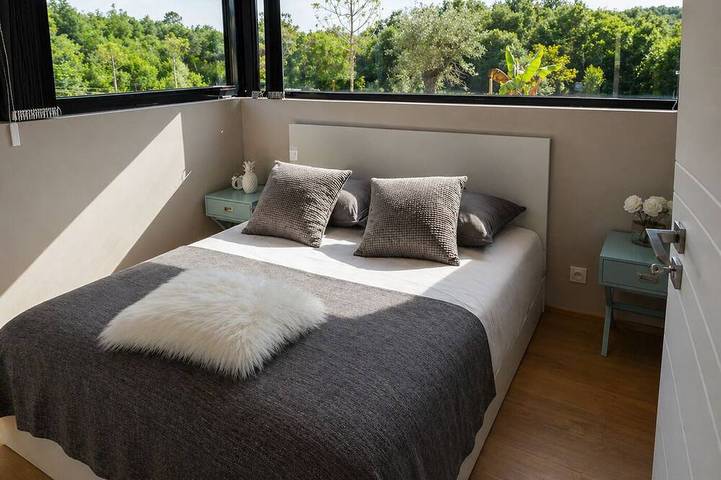 Magnificent Villa, heated swimming pool, close to the Dordogne beaches. in Sainte-Mondane, Quercy