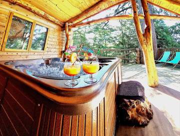 Hôtel pour 2 personnes, avec sauna et piscine ainsi que jardin et jacuzzi à Saint-Pierre-d'Argençon