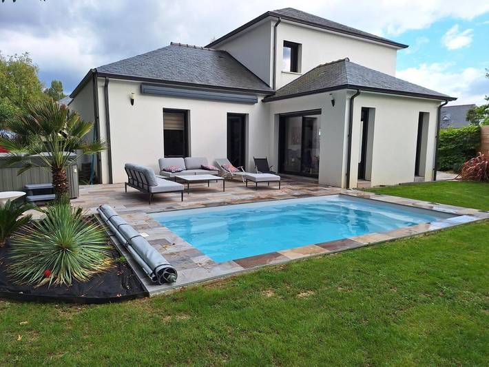 Location de vacances pour 8 personnes, avec piscine ainsi que jacuzzi et jardin à Sautron