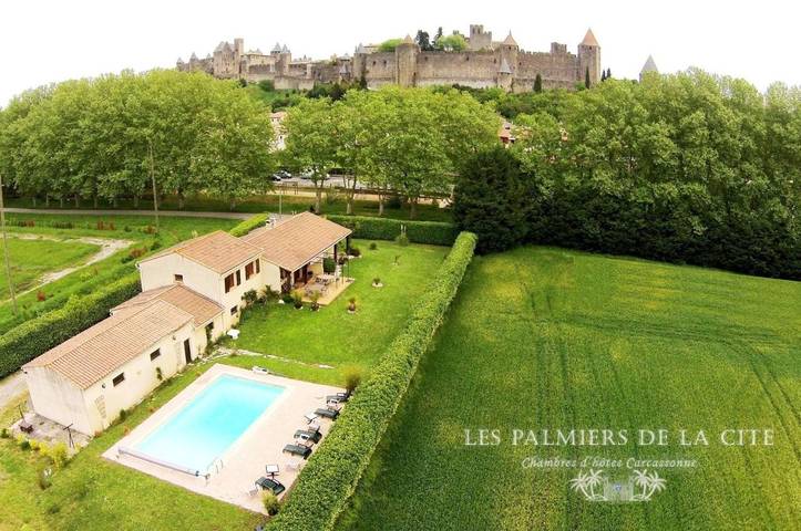 Chambre d’hôte pour 4 personnes, avec Terrasse et Jardin ainsi que Piscine et Vue