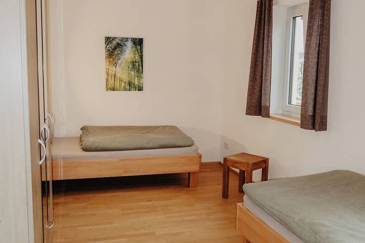 Ganze Wohnung, Ferienwohnung mit wundervollem Alpenpanorama und großzügigem Balkon in Rohrdorf, Chiemgauer Alpen