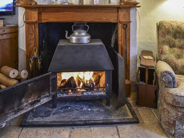 Log Cabin for 4 People in Wiltshire, South West England, Photo 3