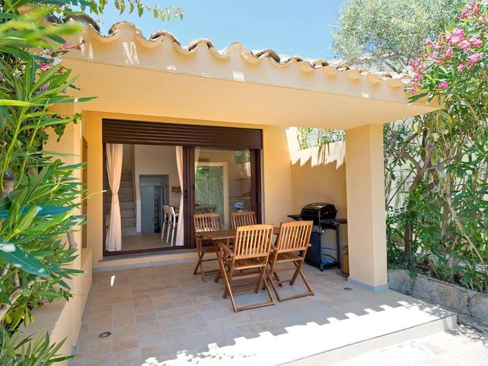 Location de vacances pour 4 personnes, avec terrasse ainsi que vue et jardin à Villasimius - 3