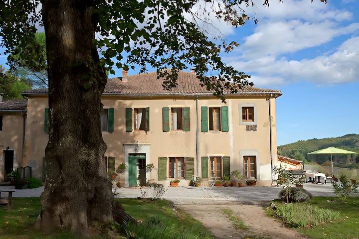 Gîte pour 11 personnes, avec terrasse et jardin