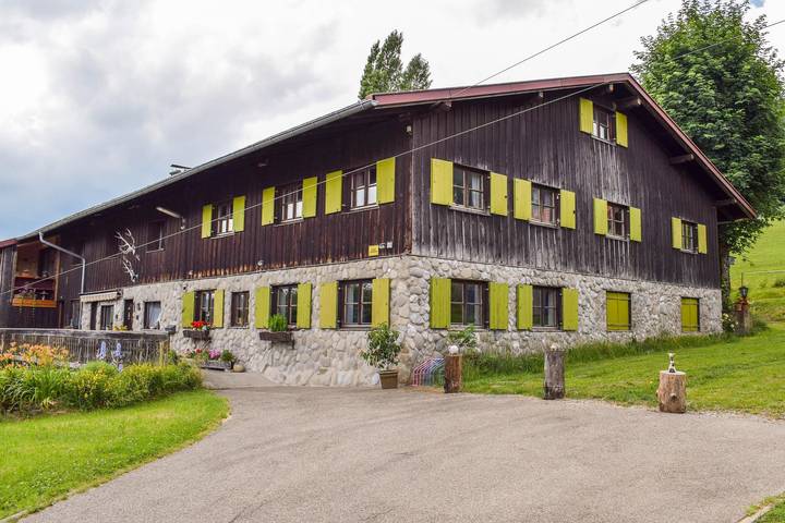 Ferienwohnung für 6 Personen, mit Balkon und Terrasse in Immenstadt