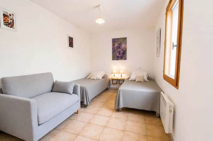 Location de vacances pour 6 personnes, avec terrasse ainsi que piscine et jardin à La Roche-sur-le-Buis - 3