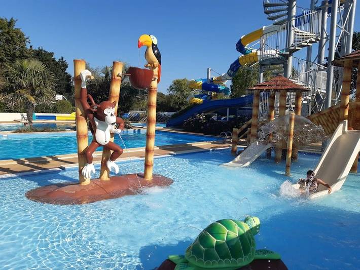 Camping pour 4 personnes, avec bassin pour enfant à Fouesnant