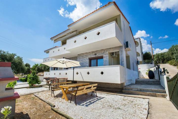 Villa for 5 people, with garden and view, child-friendly in Thassos