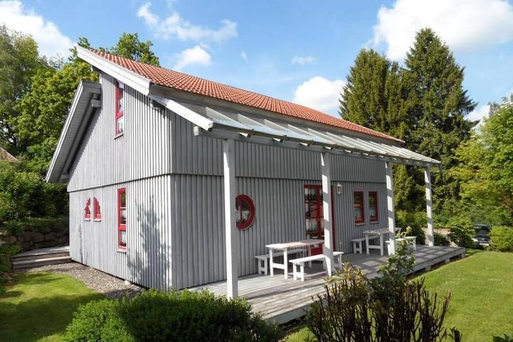 Ferienhaus für 8 Personen, mit Garten und Pool sowie Sauna