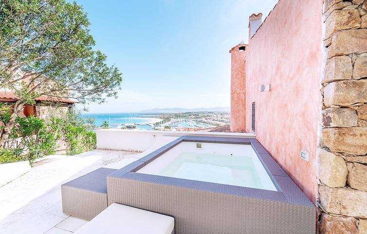 Casa vacanza per 6 persone con idromassaggio in Porto Ottiolu, Budoni
